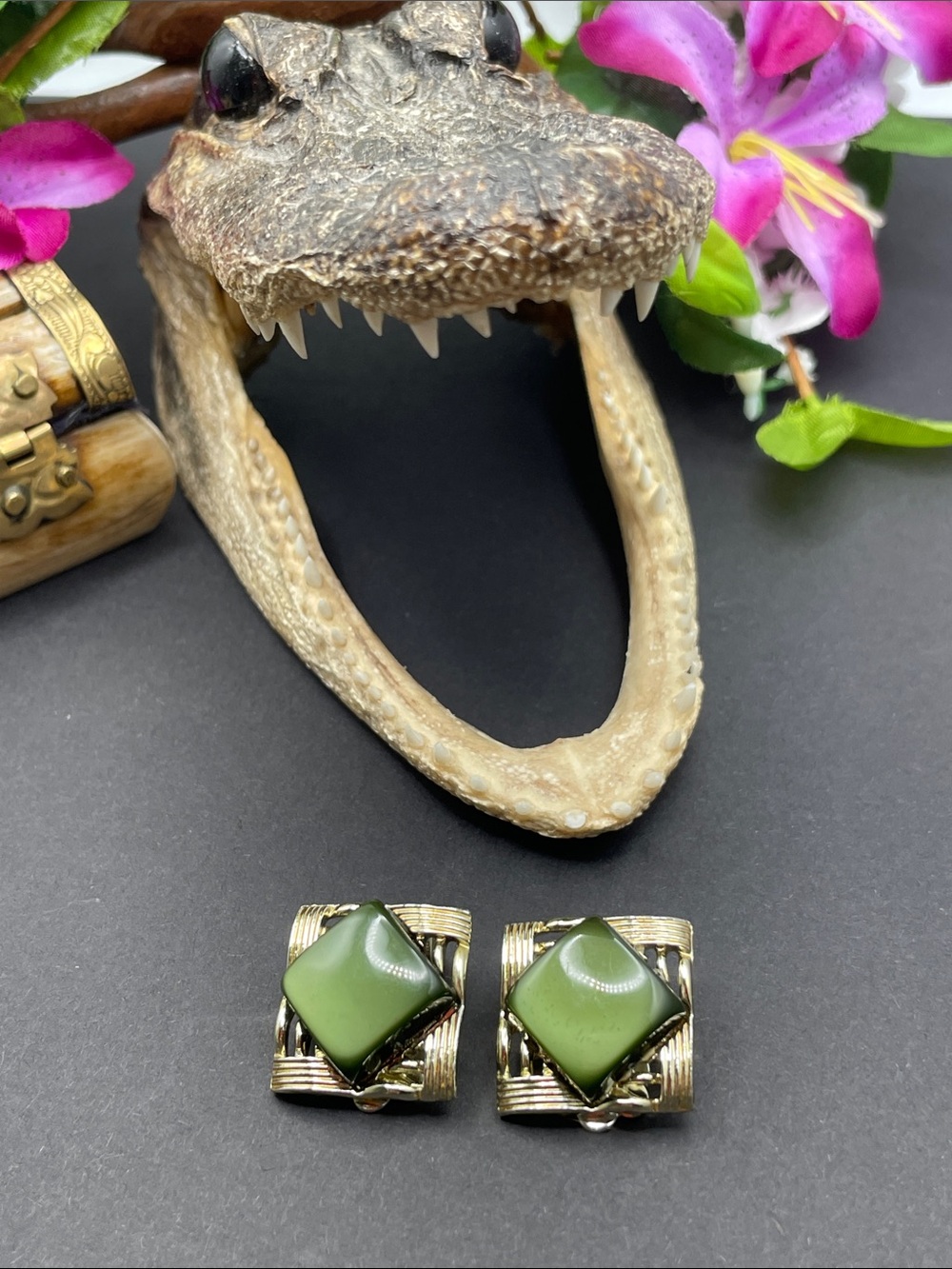 Coro green thermoset clip earrings vintage